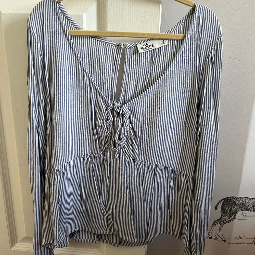 Hollister Women's Blue and White Striped Blouse